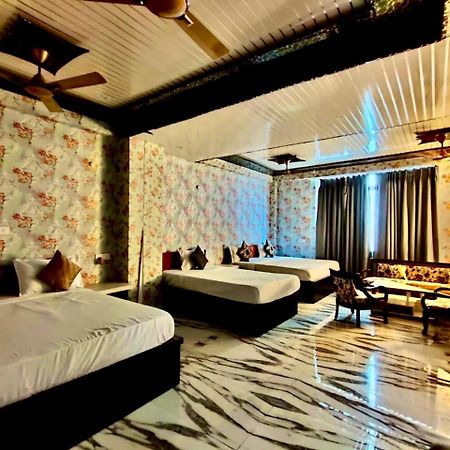 Hotel Vinayak Plaza Varanasi Bagian luar foto