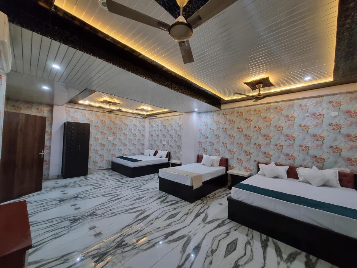 Hotel Vinayak Plaza Varanasi Bagian luar foto