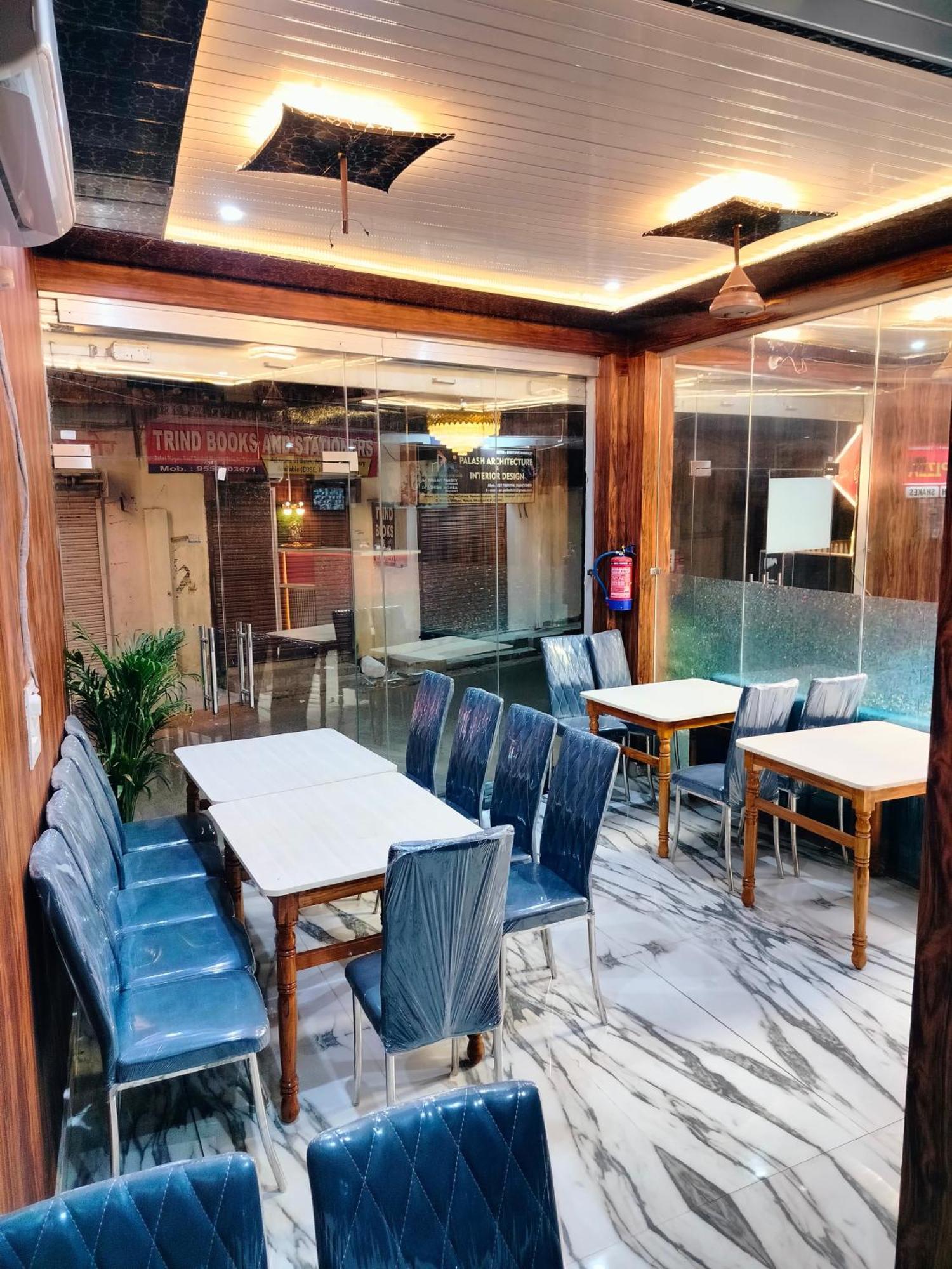 Hotel Vinayak Plaza Varanasi Bagian luar foto