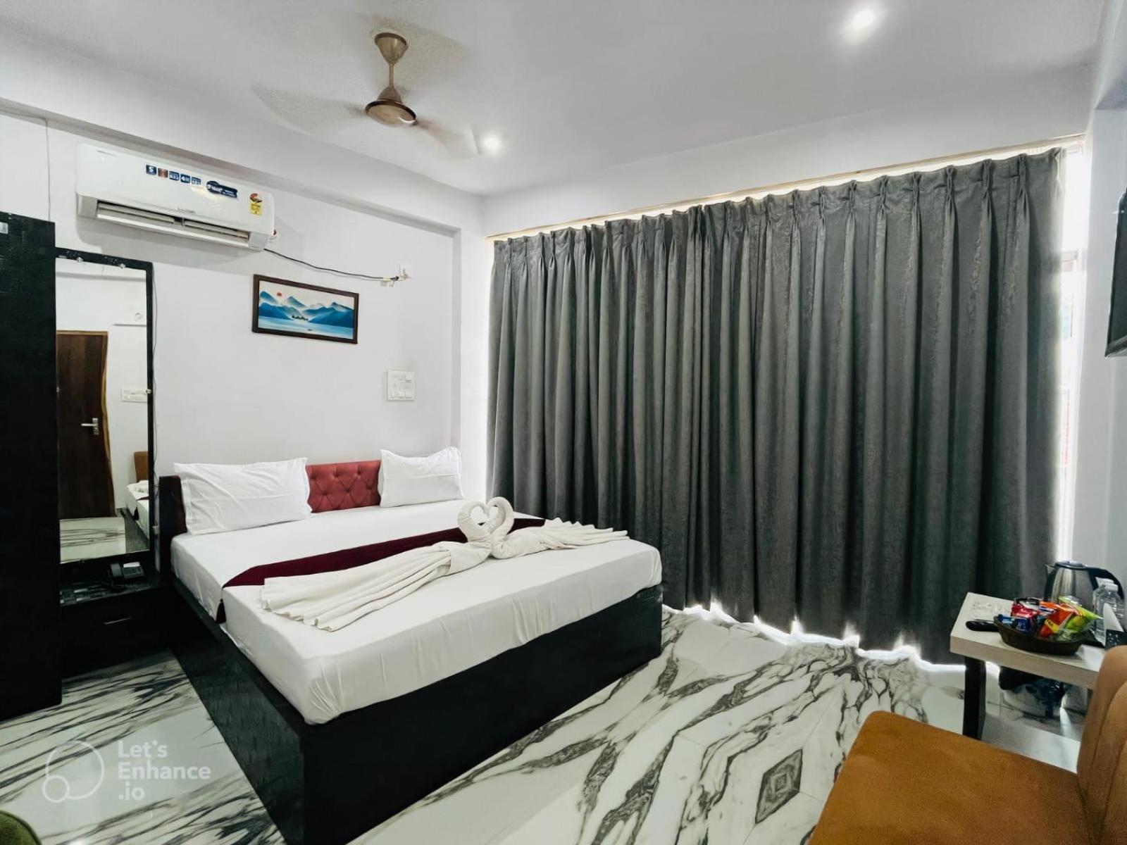 Hotel Vinayak Plaza Varanasi Bagian luar foto