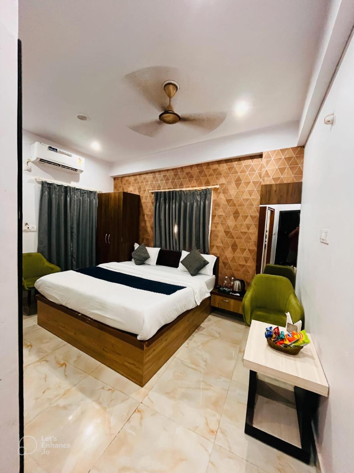Hotel Vinayak Plaza Varanasi Bagian luar foto