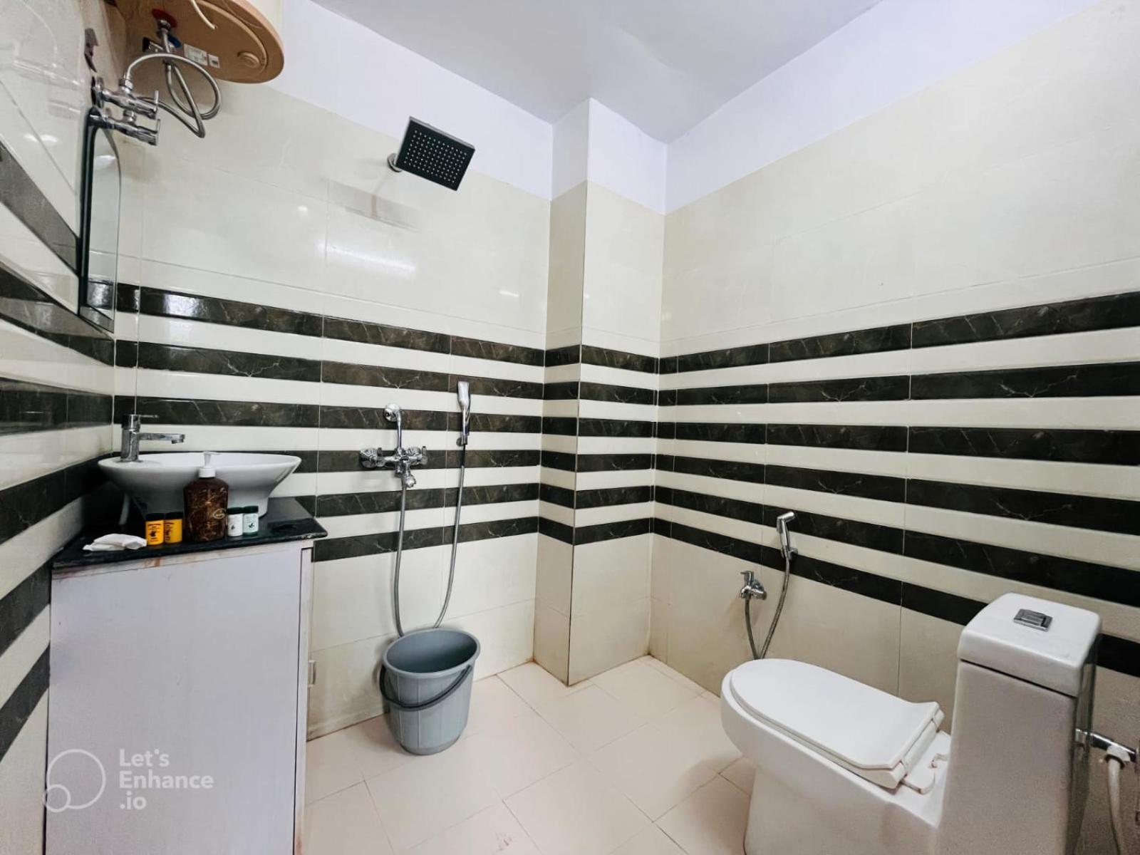 Hotel Vinayak Plaza Varanasi Bagian luar foto